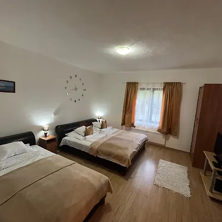 Daire Francesco Apartmanhaz *