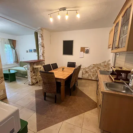 Francesco Apartmanhaz Daire Velence