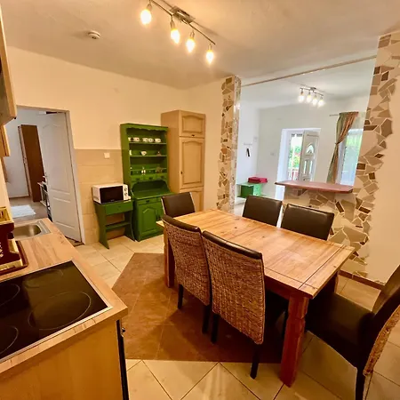 Francesco Apartmanhaz *