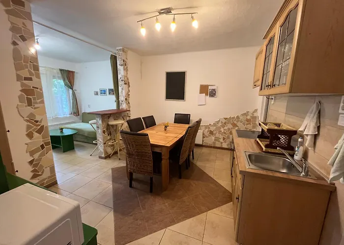 Francesco Apartmanhaz דירה ולנצה